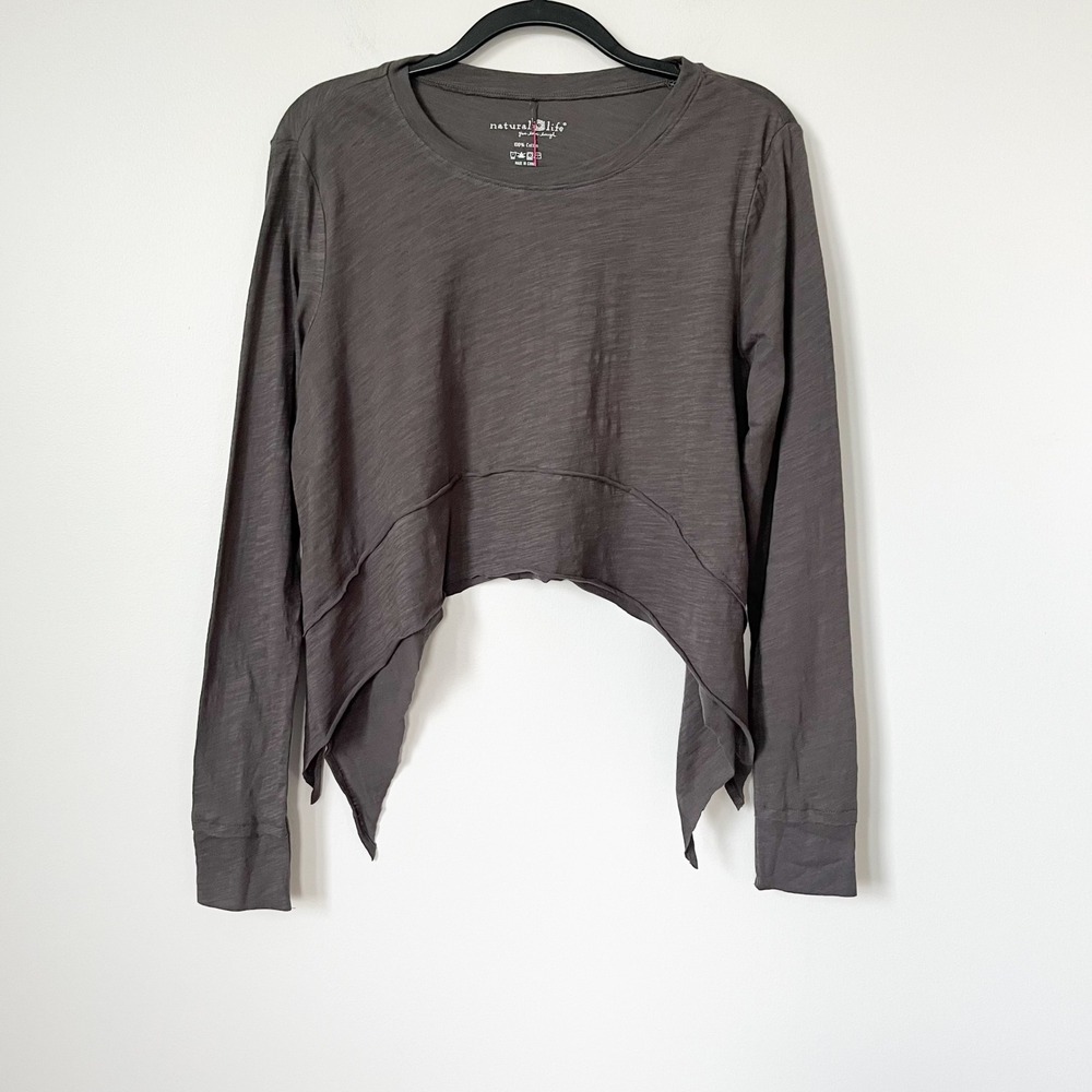 NEW Natural Life Cropped Tee Gray Womens Small Asymmetric High Low Hem Raw Edge